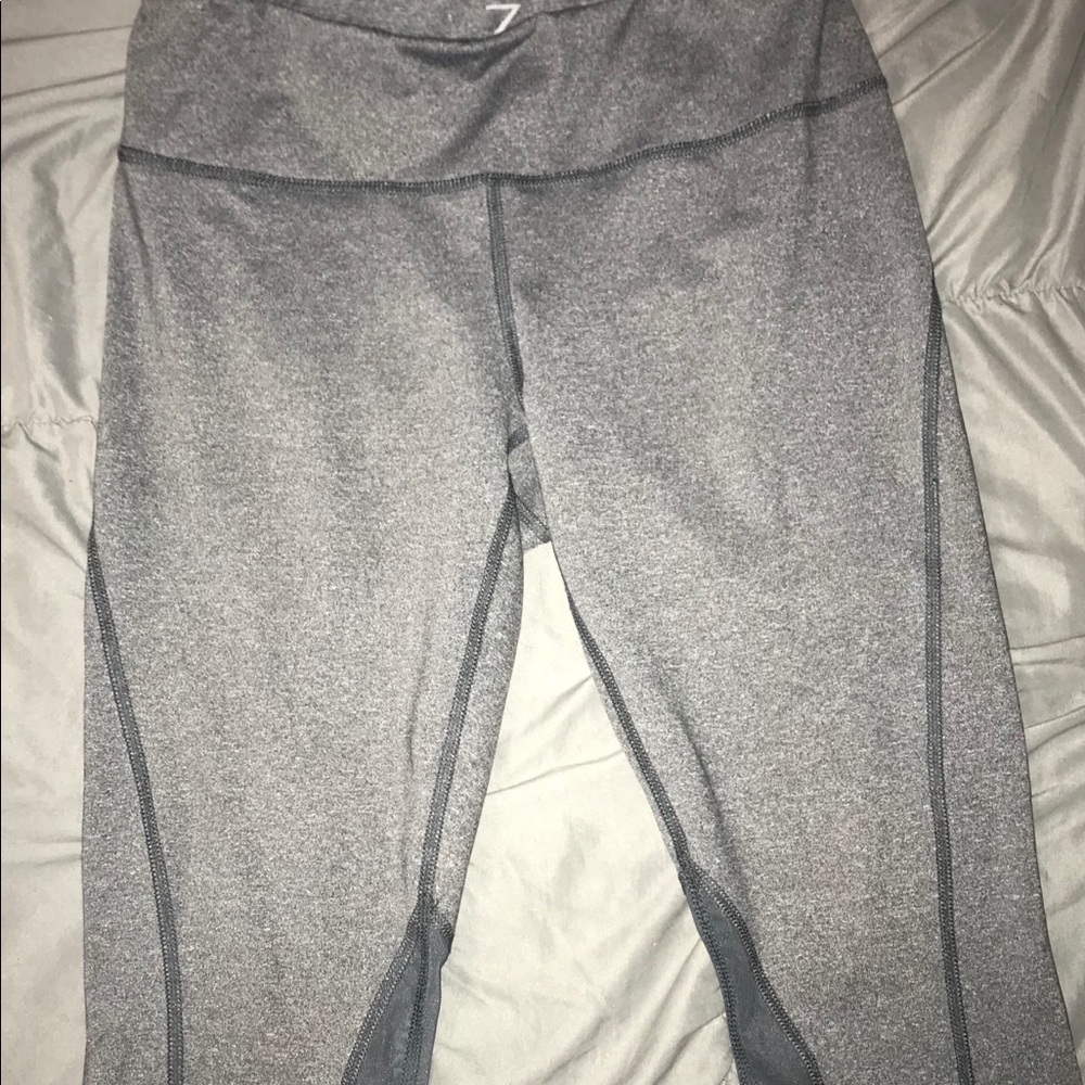 Zella “Hatha” cropped workout capris